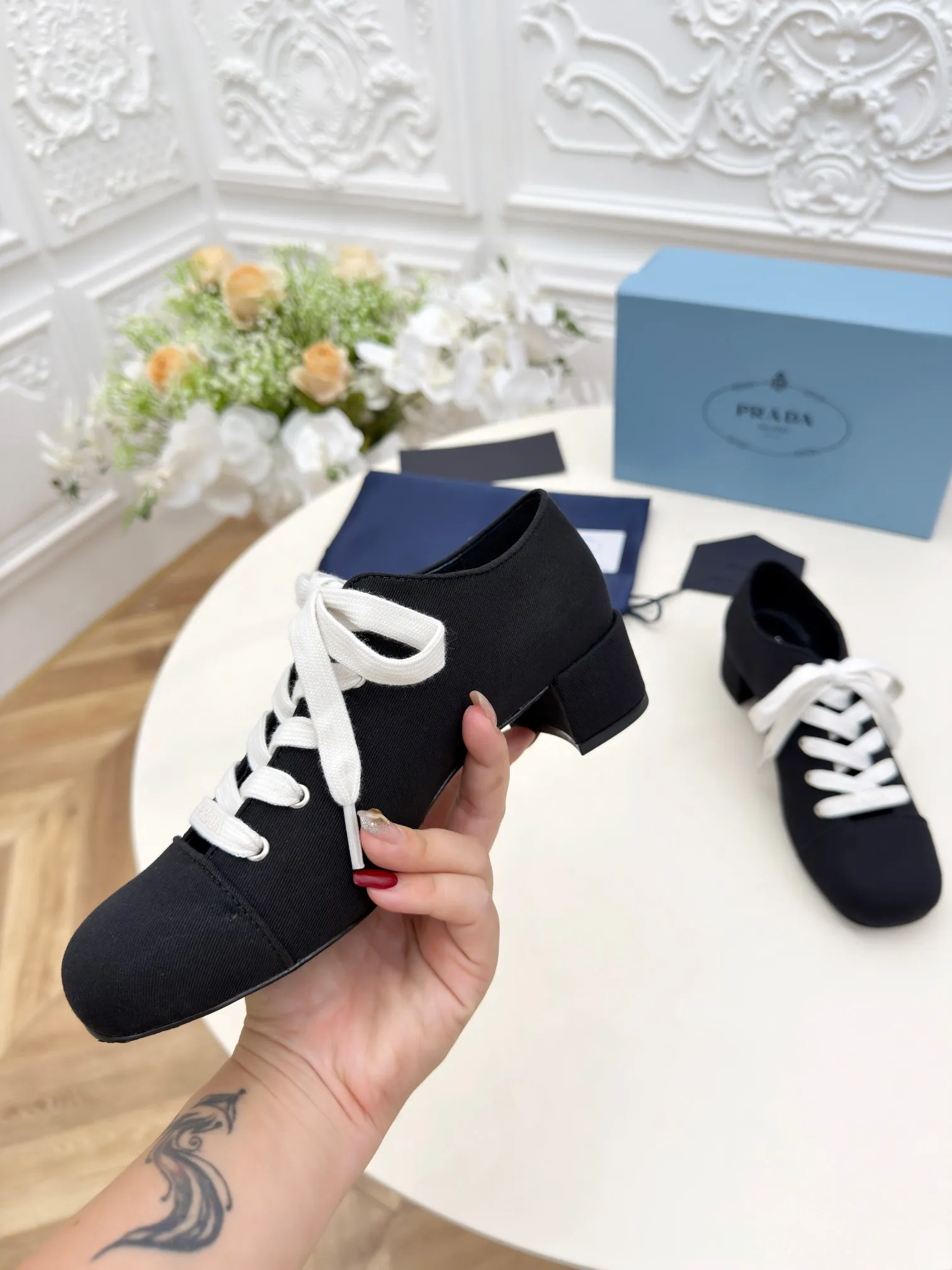 👟👟Ex-factory price 560👟👟 PRADA ²⁰²5𝐬𝐬Prada’s new spring and summer products, the strength of Mary Jane shoes is coming. Prada Glow limited-time store is a very shiny item 2025S super hot series hot product, major Internet celebrities Qiao Xin, Cheng Xiao, Liu Lingzi have the same round-toe triangle buckle (Mary Jane shoes)! Fashionable and versatile nice items, beauties from all walks of life have stood firm, exclusive new releases! Sisters who like to wear high heels but are afraid of getting tired, take a look, the square thick heels definitely make your steps light, your feet are 100% not tired, and you can get on your feet steadily and easily! 🥰The triangular logo has the same concave and convex feel as the original, and the square thick heel is matched with the original Italian leather outsole. Heel height 5.5cm Size: 35-40 (41 customized)